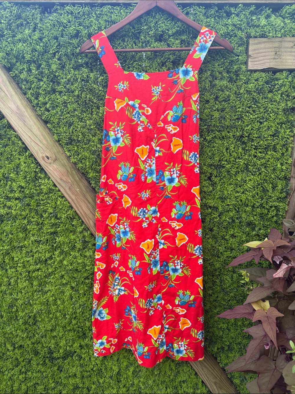 Vintage Hilo Hattie Red Floral Hawaiian Print Dress